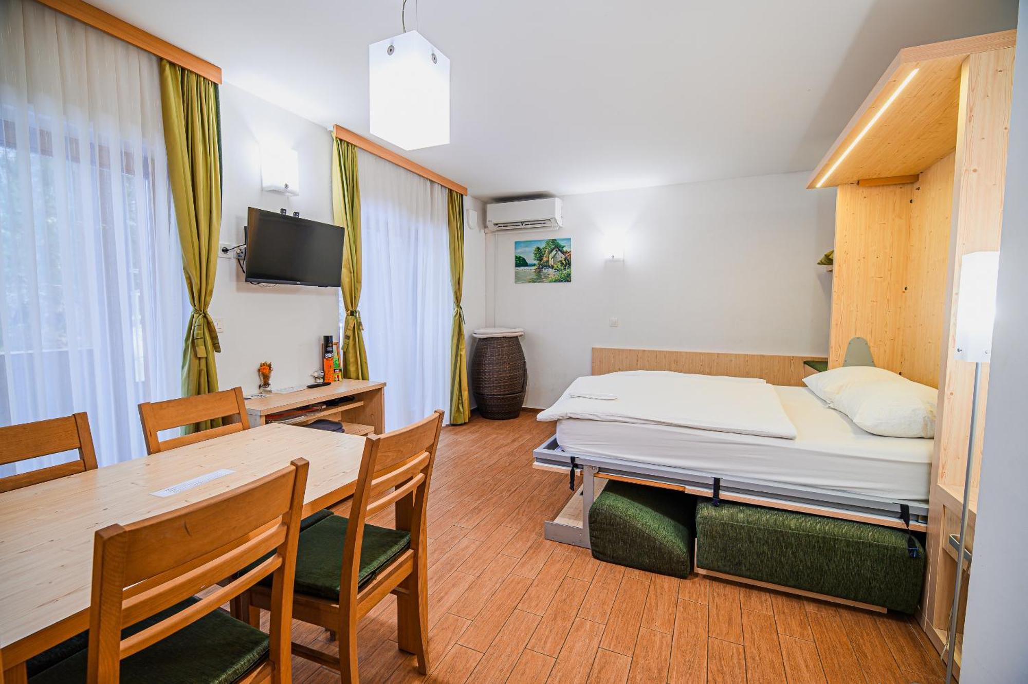Apartments Maleric With Indoor Pool And Wellness Dragatuš Kültér fotó