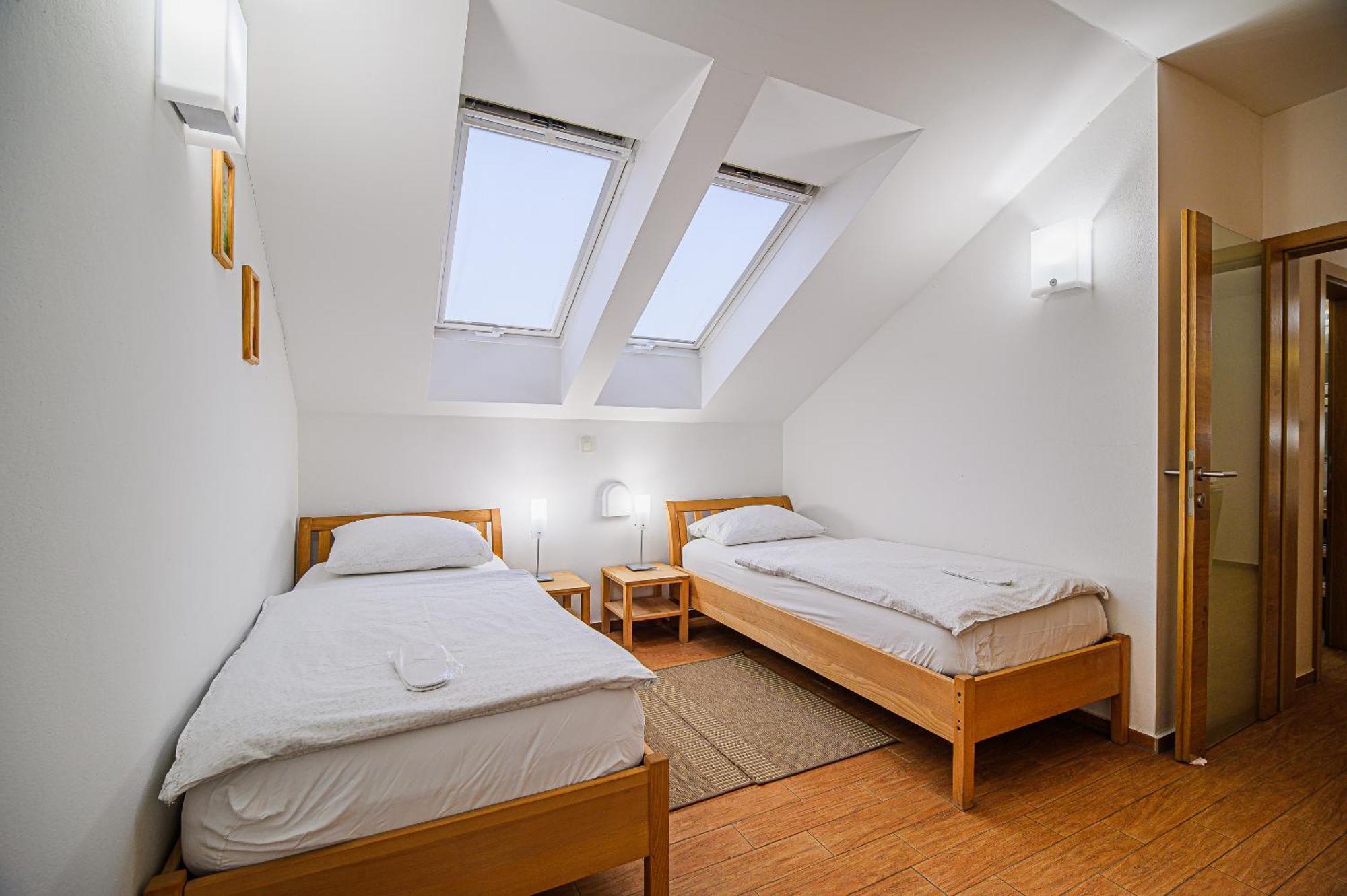 Apartments Maleric With Indoor Pool And Wellness Dragatuš Szoba fotó