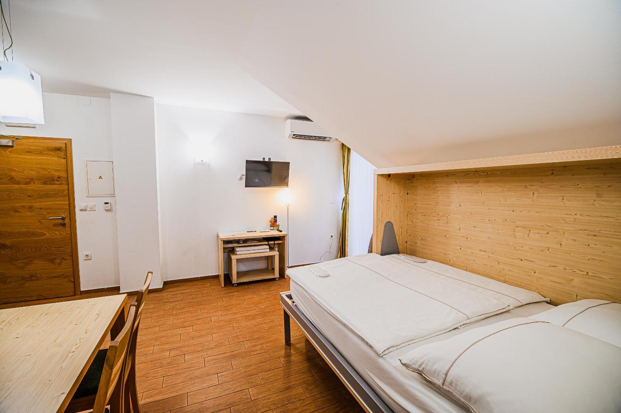 Apartments Maleric With Indoor Pool And Wellness Dragatuš Szoba fotó