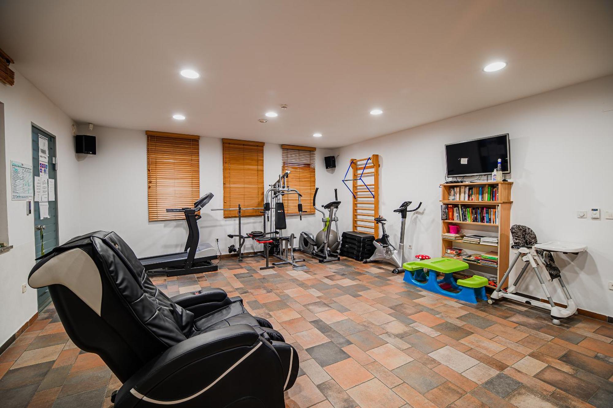 Apartments Maleric With Indoor Pool And Wellness Dragatuš Kültér fotó