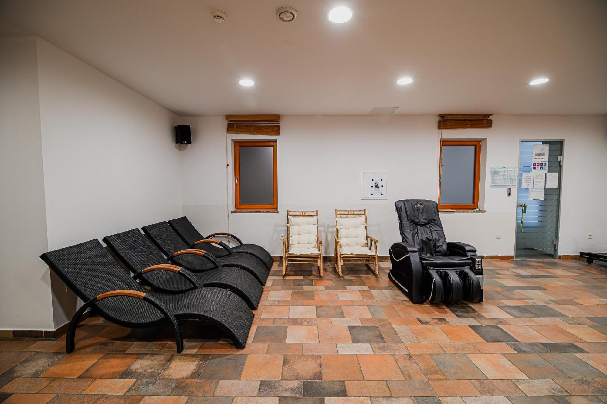 Apartments Maleric With Indoor Pool And Wellness Dragatuš Kültér fotó