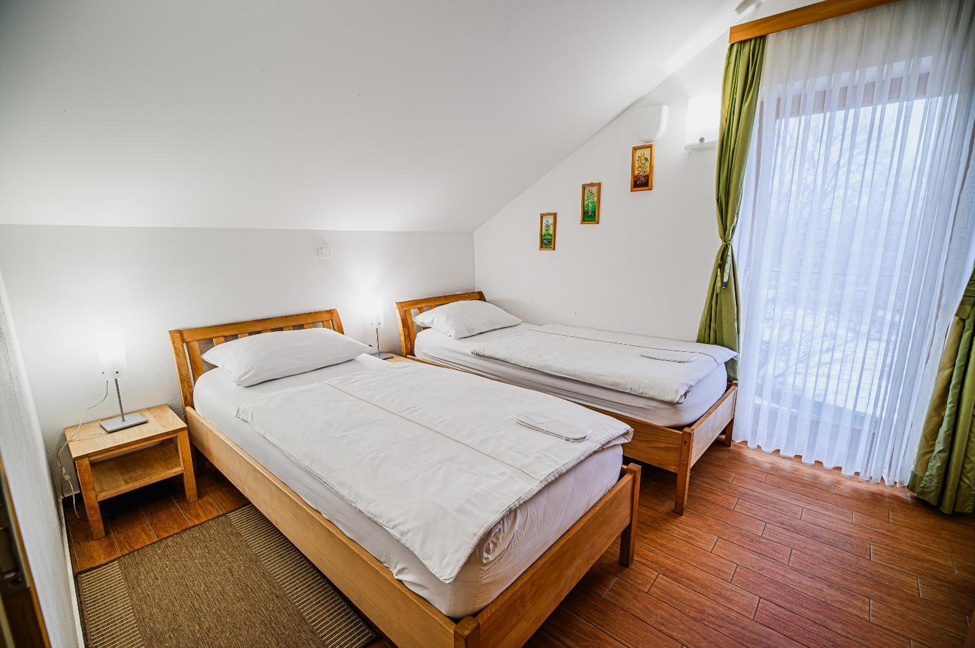 Apartments Maleric With Indoor Pool And Wellness Dragatuš Kültér fotó