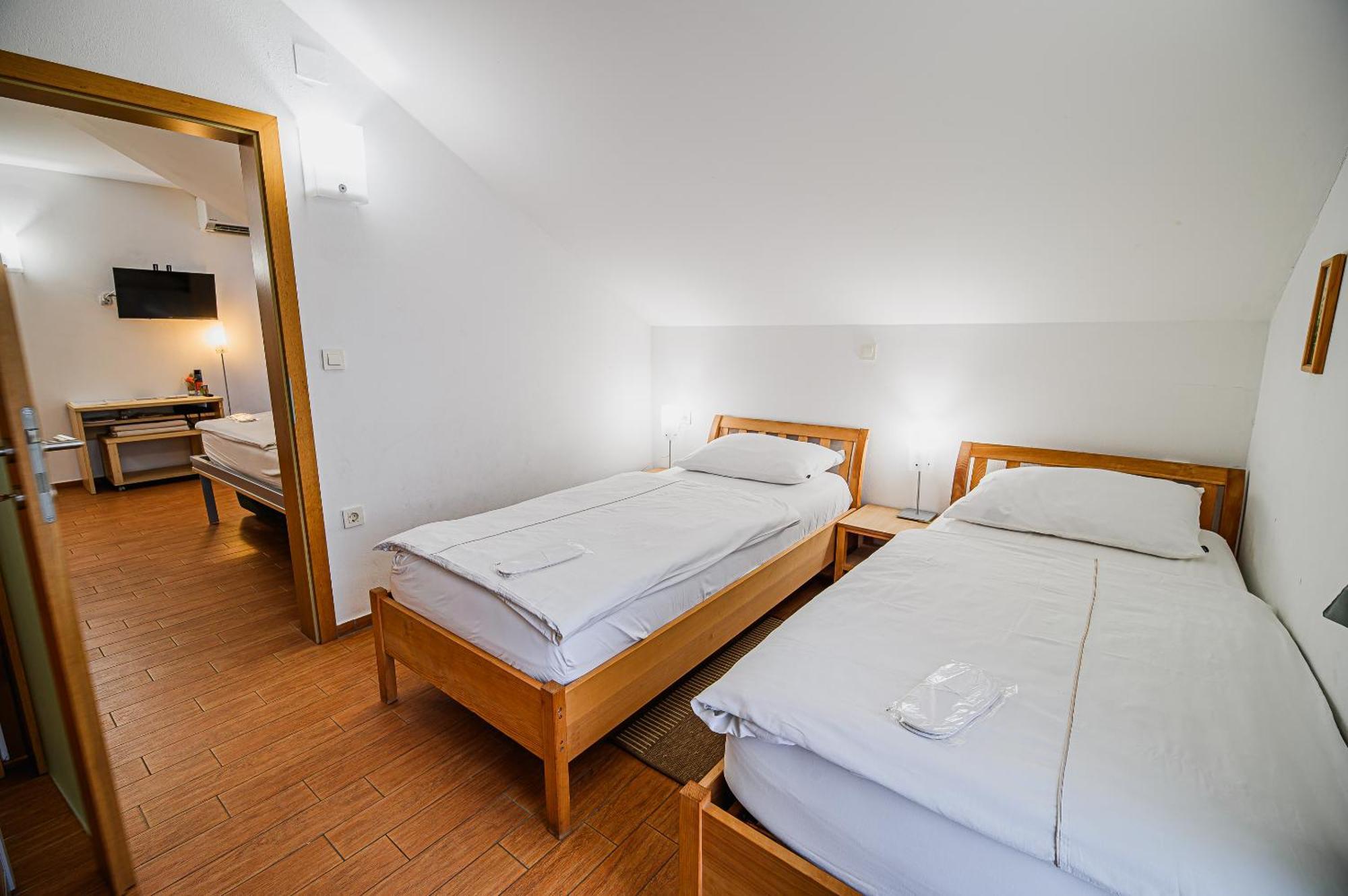 Apartments Maleric With Indoor Pool And Wellness Dragatuš Szoba fotó