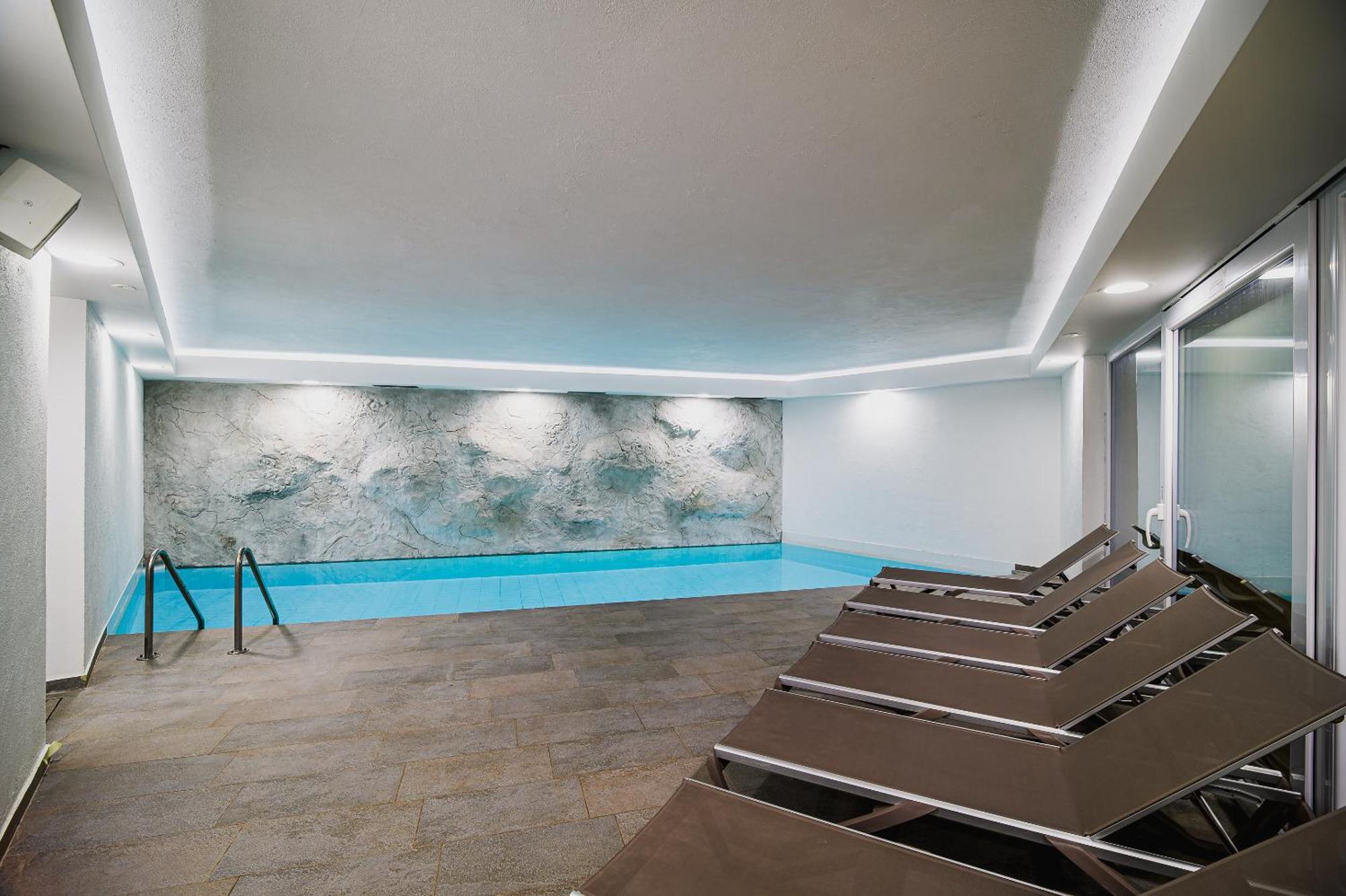 Apartments Maleric With Indoor Pool And Wellness Dragatuš Kültér fotó