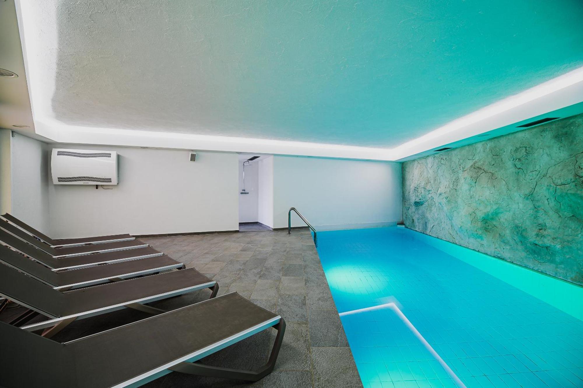Apartments Maleric With Indoor Pool And Wellness Dragatuš Kültér fotó