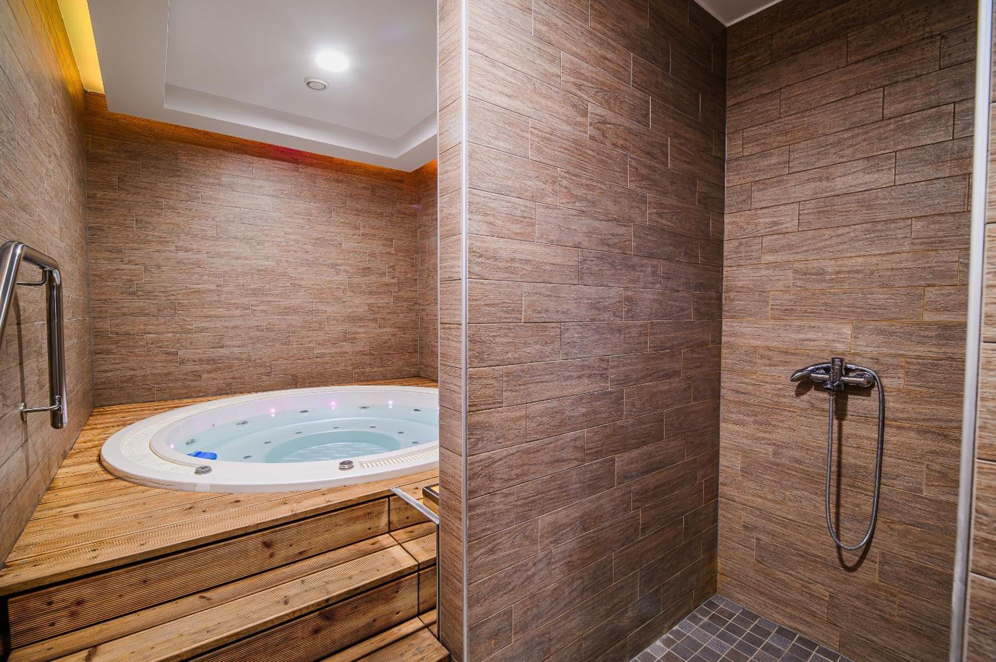 Apartments Maleric With Indoor Pool And Wellness Dragatuš Kültér fotó